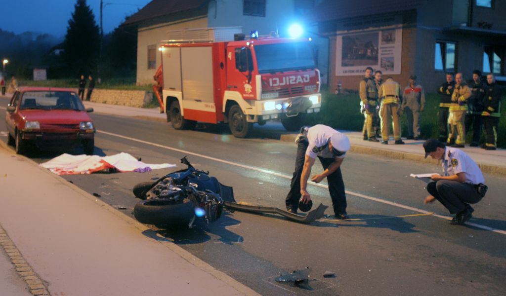 V prometni nesreči umrl 30 letni motorist