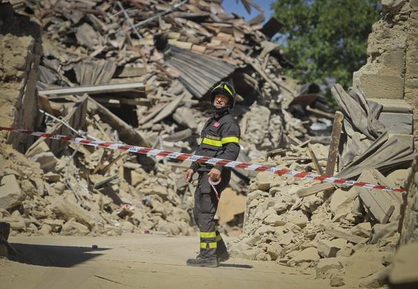 Italija: Tekma s časom za preživele se nadaljuje