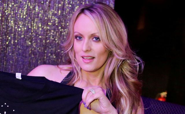 Stormy Daniels, katere pravo ime je Stephanie Clifford, je na SNL požela velik aplavz. FOTO: Eduardo Munoz/Reuters