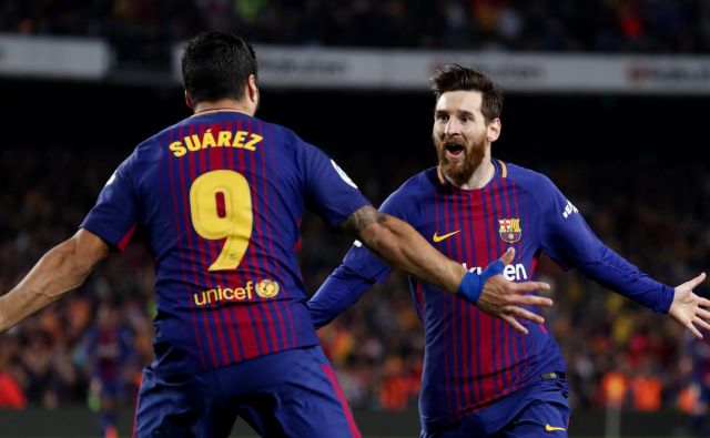 Luis Suarez je zabil vodilni gol za Barcelono in s prekrškom omogočil drugega še Lionelu Messiju.