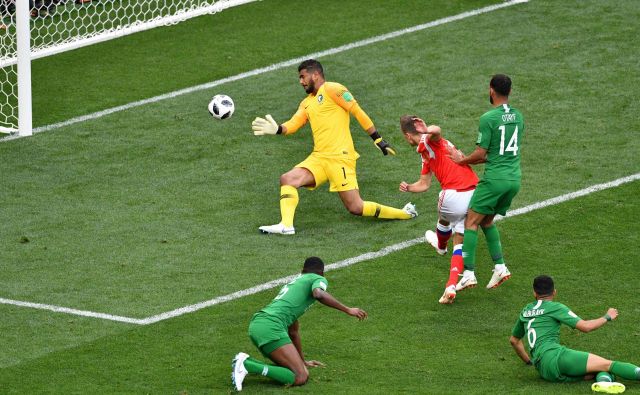 Rezervist Denis Čerišev je najprej povišal na 2:0 in nato še na 4:0. Foto Mladen Antonov/AFP