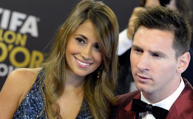 Antonella Roccuzzo in Lionel Messi sta se spoznala, ko sta štela 13 let in so zdravniki nogometnemu bogu v nastajanju že odkrili pomanjkanje rastnega hormona. FOTO: AP