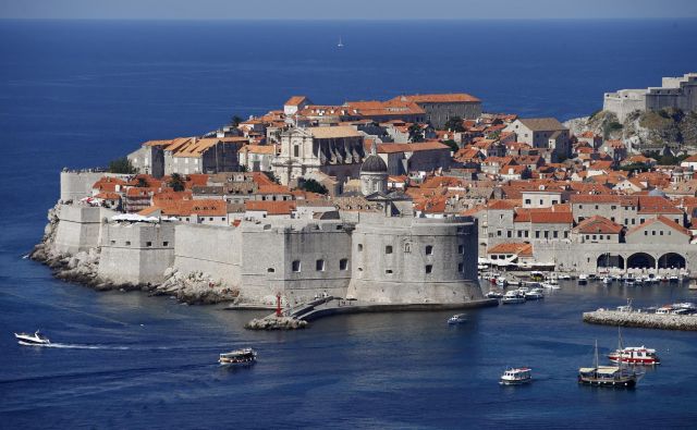 Lani so v Dubrovniku (na fotografiji) cepili 55 odstotkov otrok. FOTO: Reuters