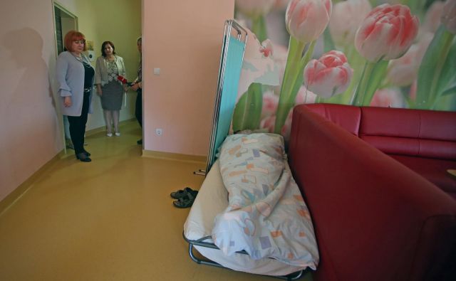 V Državnem preventivnem mehanizmu so imeli posebej pod drobnogledom prostorsko stisko v posebnih socialnovarsvenih zavodih. FOTO: Tadej Regent/Delo