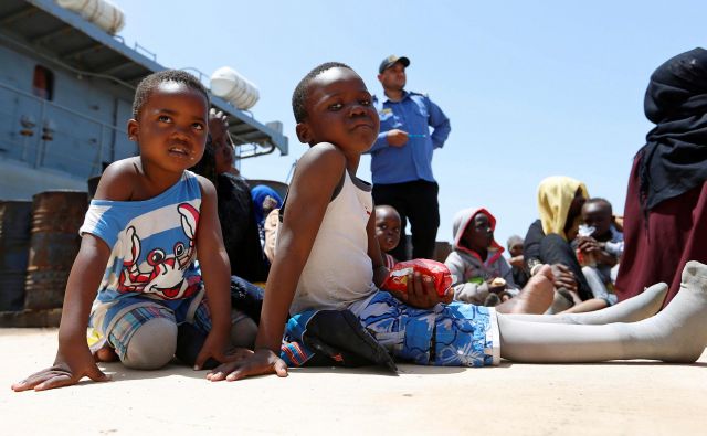 Begunski otroci v Tripoliju.<br />
REUTERS