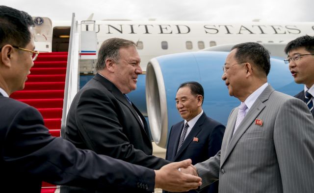 Mike Pompeo se je srečal z desno roko severnokorejskega voditelja <strong>Kim Jong Čolom</strong>.<strong> </strong>FOTO: Andrew Harnik/Ap