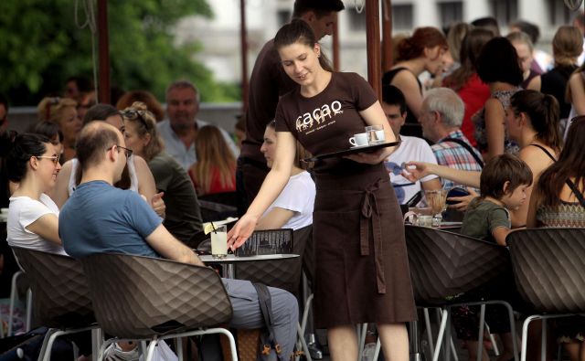 Največja ponudba študentskih del je v gostinstvu. FOTO: Roman Šipić