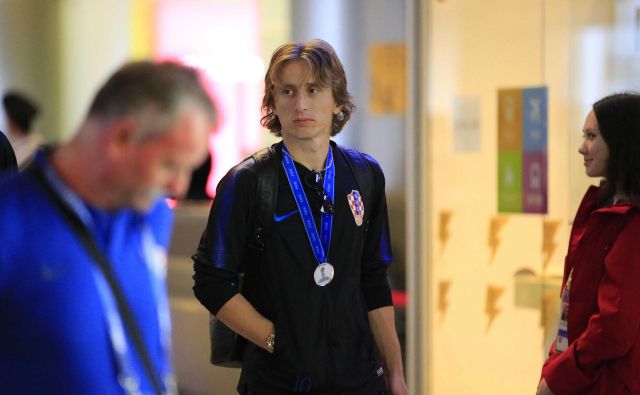 Luki Modriću je iz Madrida na naroke lažje prihajati v Zagreb kot v Osijek. FOTO: Tatjana Makejeva/Reuters