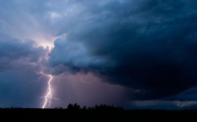 Nedelja je spet minila v znamenju krajevnih neurij. FOTO: Getty Images/Istockphoto