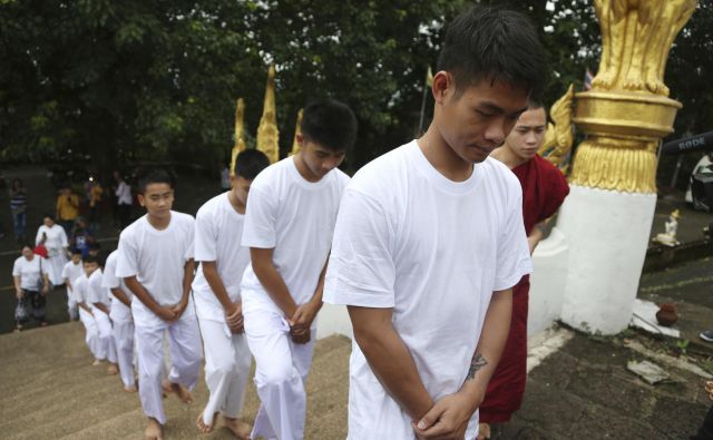 Trener Ekkapol Chantawong na čelu skipine rešenih dečkov FOTO: Sakchai Lalit/AP