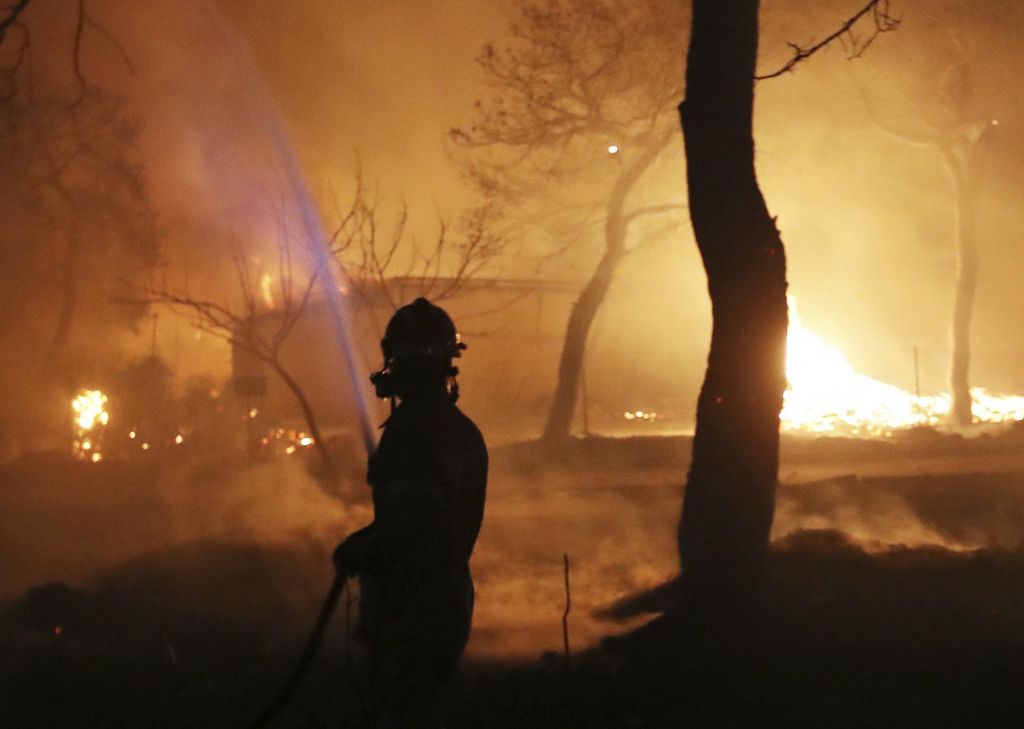 FOTO:V Grčiji zaradi požarov umrlo najmanj 74 ljudi (FOTO in VIDEO)