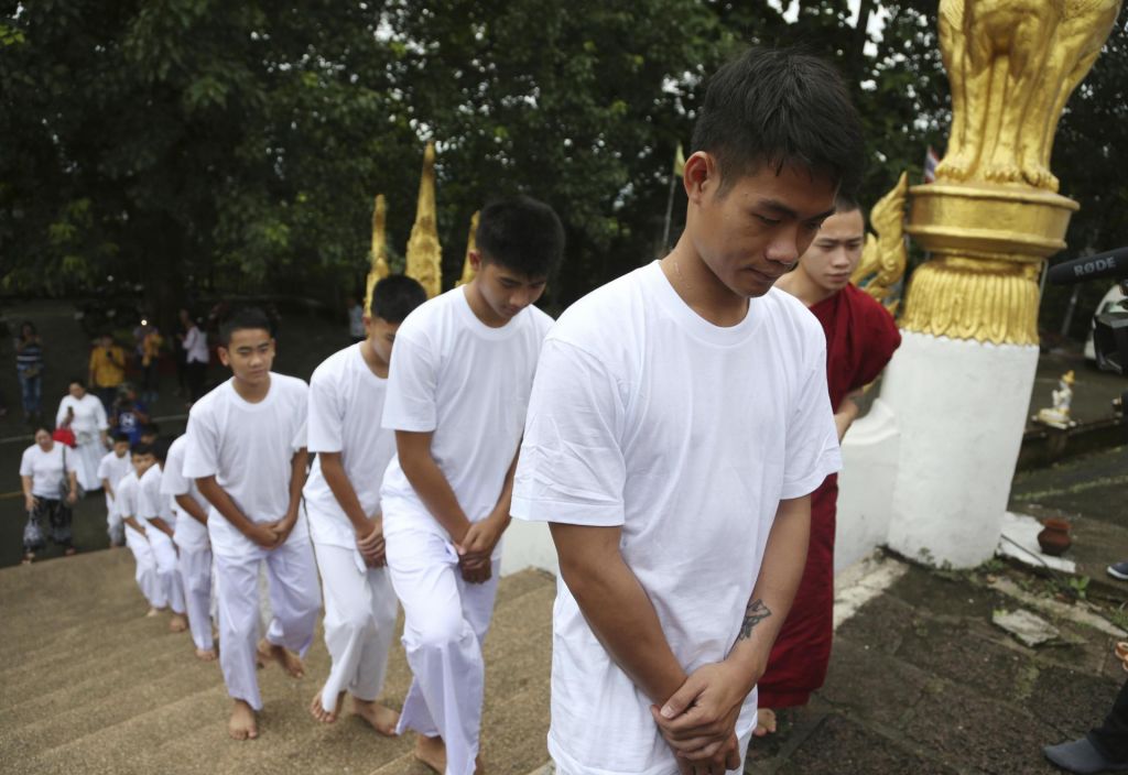 FOTO:Tajski dečki se bodo duhovno očistili