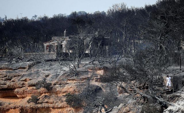 Uničenje, ki ga je za seboj pustil požar v Mati. FOTO: Alkis Konstantinidis/Reuters