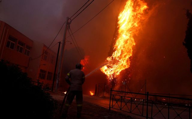 Požar je povzročil največ škode v mestu Mati, žarišču naravne katastrofe. FOTO: Costas Baltas/Reuters