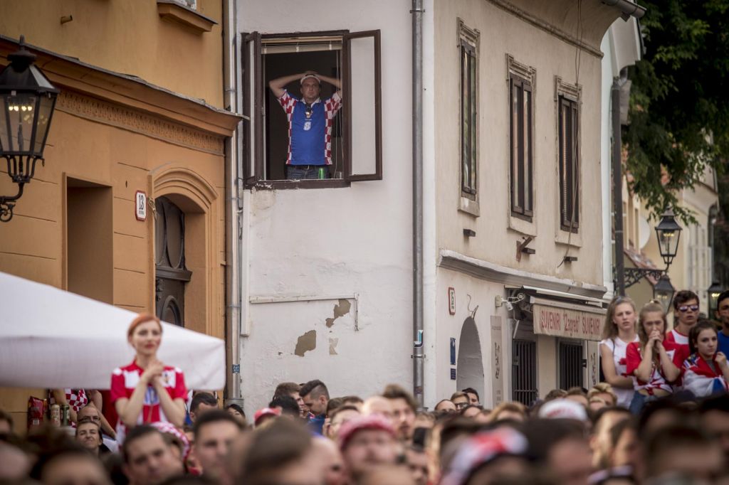 Ali naša južna soseda drvi naprej v preteklost?