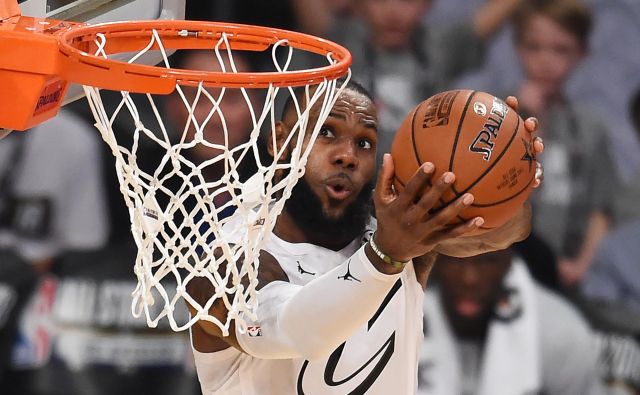 LeBron James ne skopari z besedami na račun Donalda Trumpa. FOTO: Robyn Beck/Afp