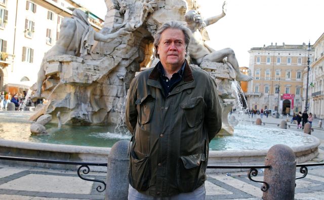 Steve Bannon je bil dan pred italijanskimi volitvami v Rimu in podprl skrajnega desničarja Mattea Salvinija. FOTO: Tony Gentile/Reuters