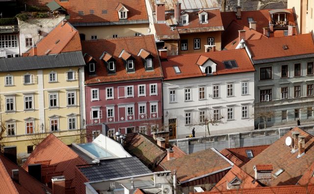 Hribarjevo nabrežje v Ljubljani FOTO: Mavric Pivk/Delo