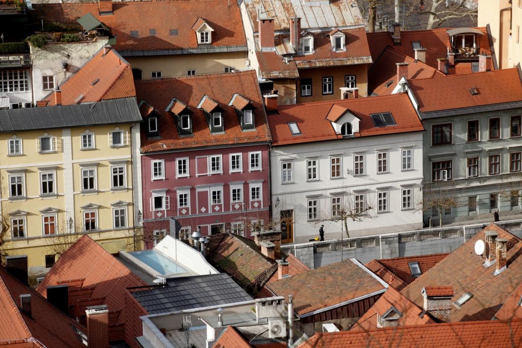 Cene nepremičnin navzgor, vzrok sta preskromna ponudba in živahno povpraševanje