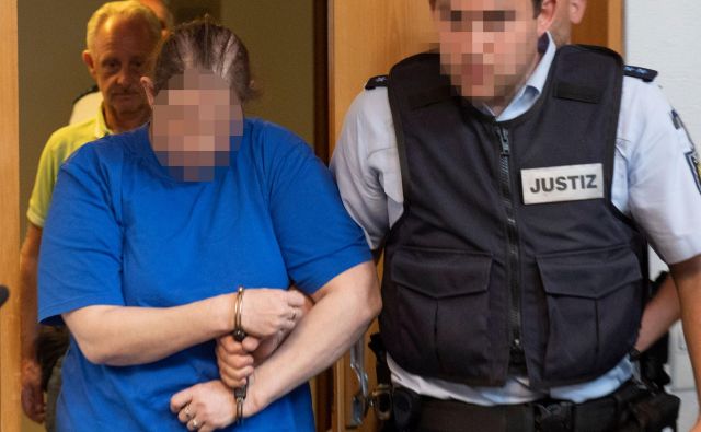 Dečkova mama je priznala zlorabe, a ni razkrila motiva. Strokovnjaki pravijo, da je pri tem primeru nenavadno ravno to, da je pri zlorabah sodelovala mama. FOTO: Thomas Kienzle/AFP