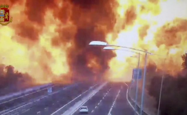 Po trčenju je nastal ognjeni pekel. FOTO: AP