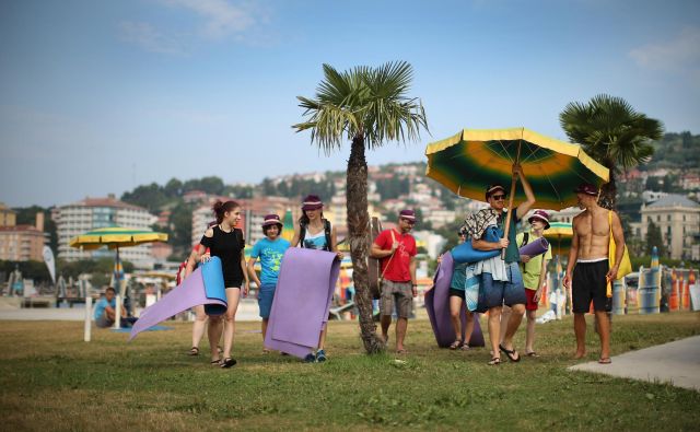 Portorož na vrhuncu turistične sezone je mikaven turistični cilj tudi za mlade goste z vseh koncev države in iz tujine. FOTO: Jure Eržen/Delo