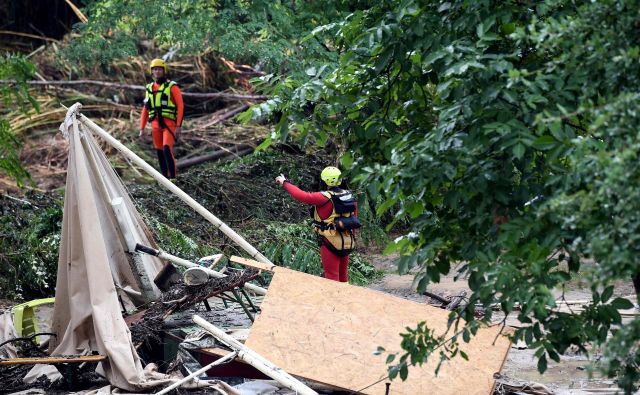 Poplave so prizadele kraj Saint-Julien-de-Peyrolas. FOTO: Boris Horvat/AFP