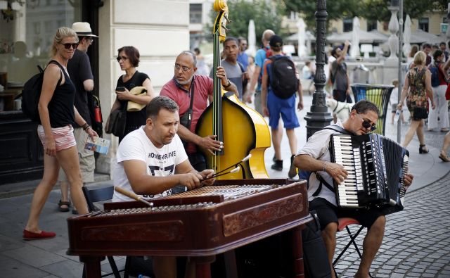 Trio iz Romunije v Ljubljani igra, ker se tukaj dobro počuti. FOTO: Bla�ž Samec