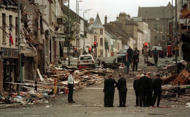 Posledice uničenja, ki ga je v Omaghu pred 20 leti povzročila eksplozija avtomobilske bombe. FOTO: Reuters