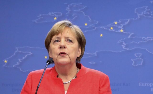 Angela Merkel se presenetljivo dobro drži na že četrtem prestolu. FOTO: AFP