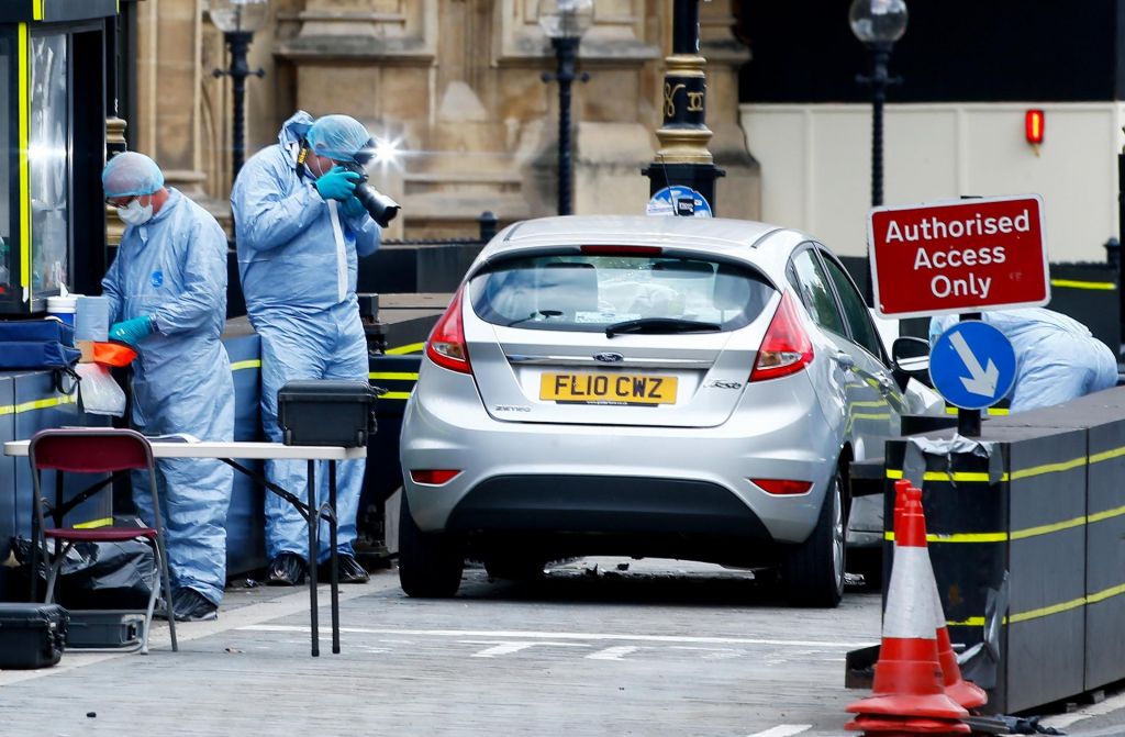 FOTO:V incidentu pred britanskim parlamentom ranjenih več ljudi