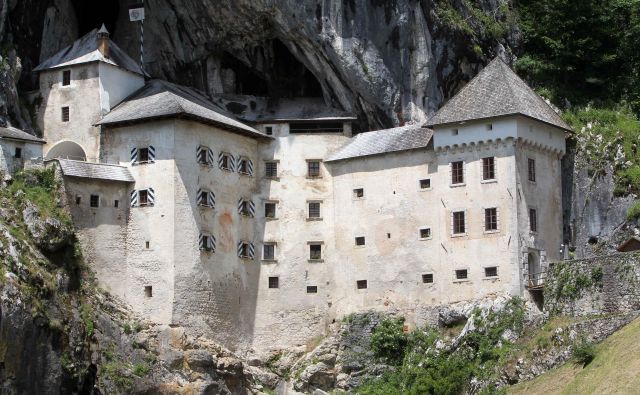 Ponosni so, da so tako Postojnsko jamo kot Predjamski grad postavili na zemljevid največjih svetovnih znamenitosti, zaradi katerih se turisti vse pogosteje ustavijo v Sloveniji. FOTO: Igor Mali