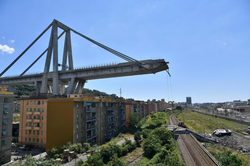 Upravljalec porušenega viadukta nadzoruje še 5000 kilometrov avtocest v Italiji, Braziliji, Indiji, Poljski ...