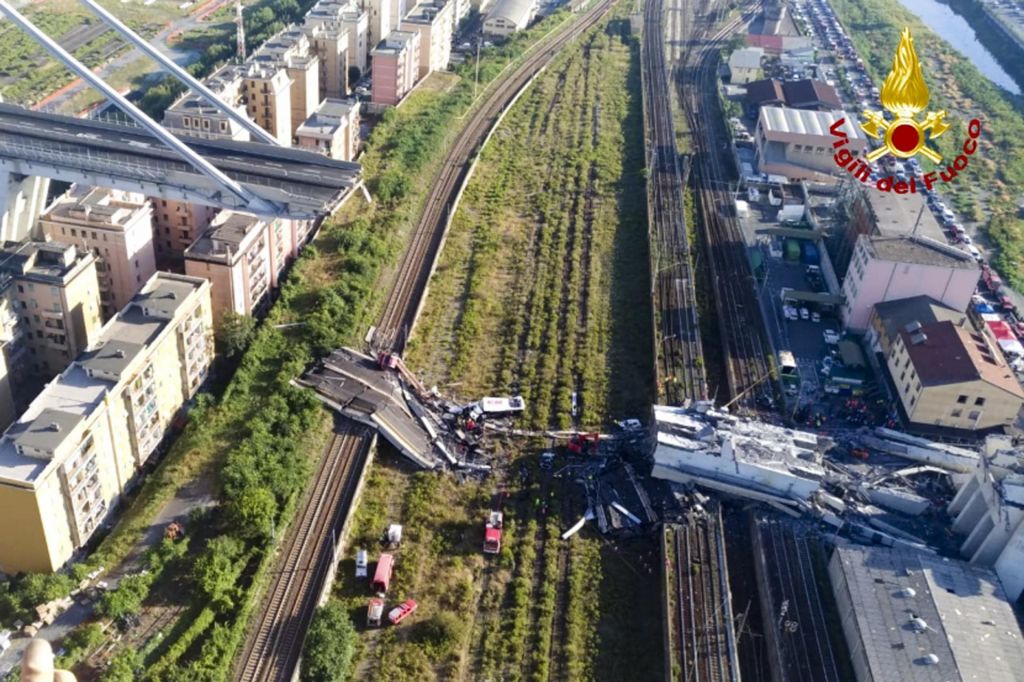 FOTO:Odstranjevanje večtonskih ostankov in iskanje odgovornih