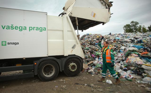 Količine odpadkov se ne zmanjšujejo, poti v tujino pa se zapirajo. FOTO: Jure Eržen