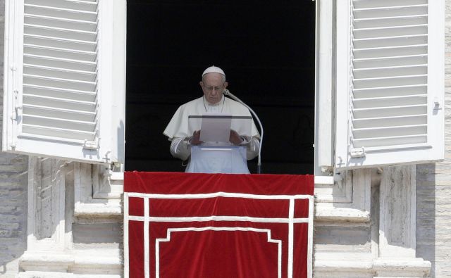 Papež Frančišek je ostro obsodil spolne zlorabe več kot tisoč otrok. FOTO: Gregorio Borgia/Ap