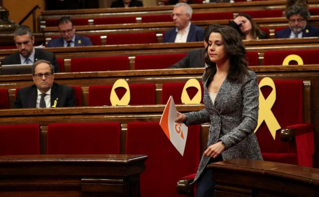 Inés Arrimadas, voditeljica katalonskih Ciutadans, že nekaj časa preganja rumene pentlje. FOTO: Reuters