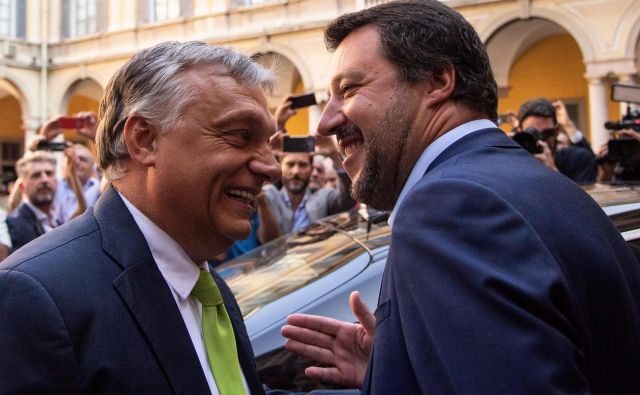 Torek je bil za italijansko zunanjo politiko konfuzen dan. V Milanu sta se srečala Matteo Salvini in Viktor Orbán. FOTO: Marco Bertorello/AFP