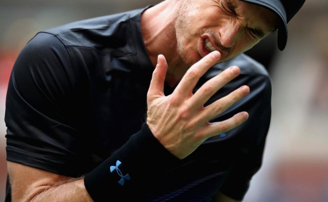 Andy Murray ni bil zadovoljen z nihanji v igri. Foto AFP