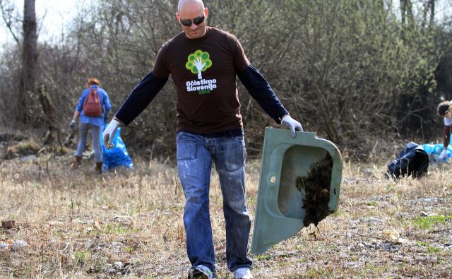 Glede plastičnih izdelkov za enkratno uporabo nam manjka ambicioznosti, kar kaže na to, da se ne zavedamo, kakšno okolje imamo. FOTO: Jože Suhadolnik