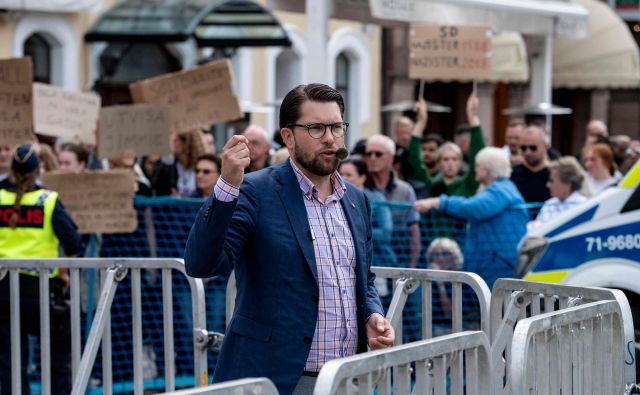 Švedski demokrati in njihov karizmatični vodja Jimmie Åkesson imajo zgodovinsko priložnost, da postanejo druga največja stranka v riksdagu. FOTO: AFP