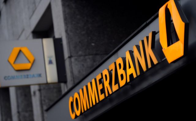 Novica o tem, da bo morala Commerzbank zapustiti Dax, je še toliko bolj grenka, saj je bila frankfurtska finančna ustanova med ustanoviteljicami najpomembnejšega borznega indeksa osrednje evropske države. FOTO: Patrik Stollarz/AFP