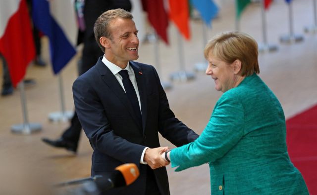 Francoski predsednik in nemška kanclerka se bosta danes srečala v Marseillu. FOTO: Reuters