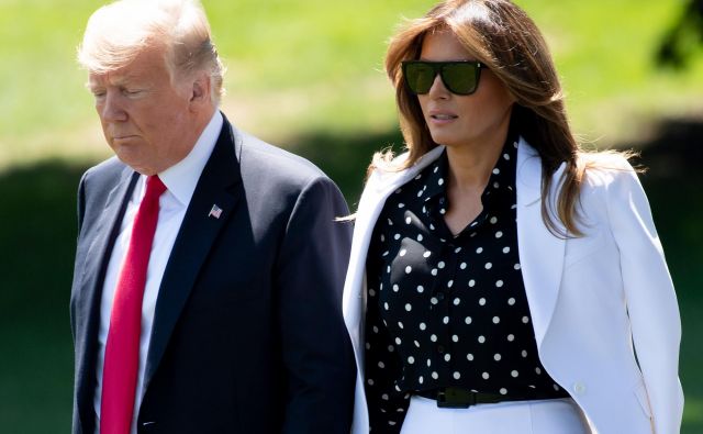 Prva dama ZDA Melania Trump je anonimnemu piscu prek intervjuja za CNN sporočila, da s svojim strahopetnim dejanjem svoje države ne ščiti, temveč jo sabotira«. FOTO: Saul Loeb/AFP