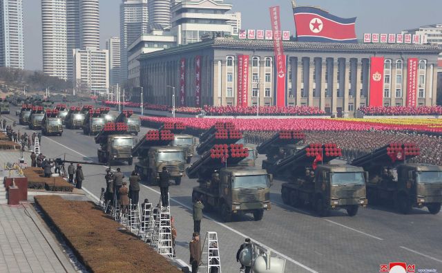 Devetega septembra je v Severni Koreji dan republike. Na ta dan pred natanko 70 leti so razglasili ustanovitev Demokratične ljudske republike Koreje. FOTO: Reuters