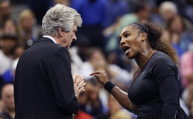 Serena Williams se je zapletla v besedni dvoboj s sodnikom. FOTO: Adam Hunger/Ap