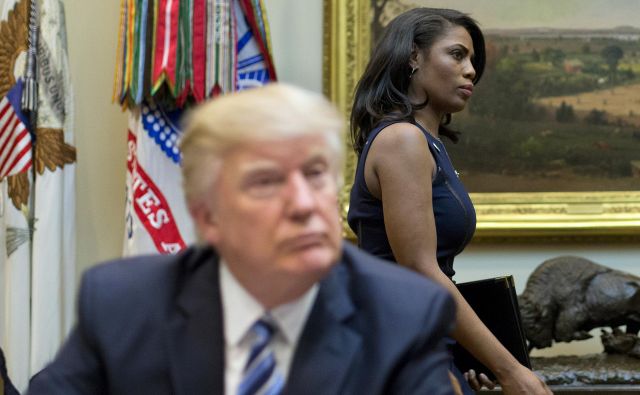 Omarosa Manigault Newman: »Ugotovila sem, da Trump hoče požgati celotno državo. Bila sem zraven in še dodajala gorivo na njegov požar. Toda na neki točki sem spoznala, da je naš odnos preveč strupen.« FOTO: AP