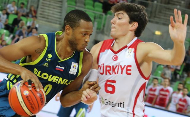 Anthony Randolph ni mogel preprečiti novega poraza Slovenije. FOTO: Tomi Lombar