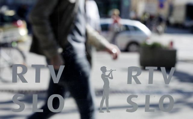 Presežek ur bodo na RTVS reševali z vsakim zaposlenim posebej. FOTO: Leon Vidic/Delo