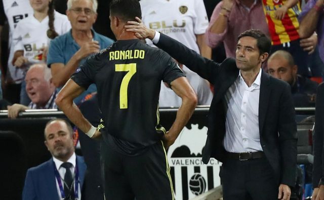 Cristiano Ronaldo je že v prvem polčasu končal tekmo z rdečim kartonom. FOTO: Reuters